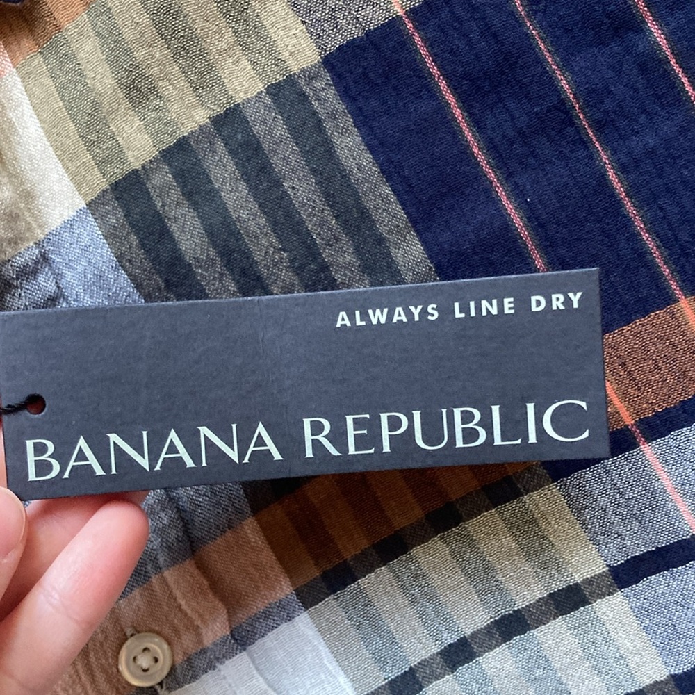 Banana Republic untucked slim fit button up shirt. Size L - Picture 5 of 9